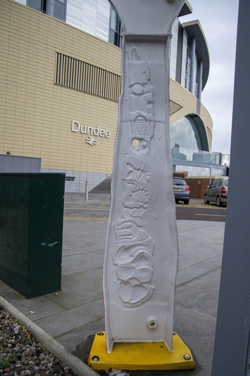 The Fossil Tree (National Cycle Network Millennium Marker)