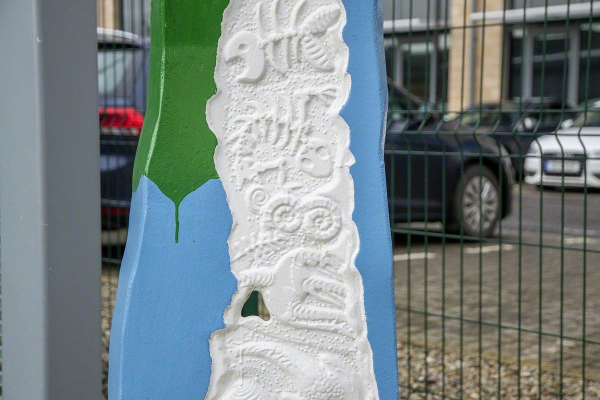 The Fossil Tree (National Cycle Network Millennium Marker)