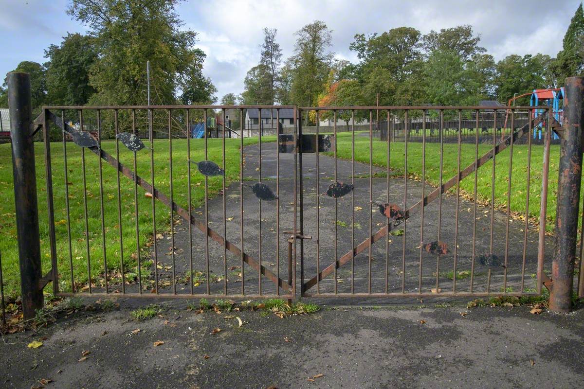 Beechwood Sign and Railings