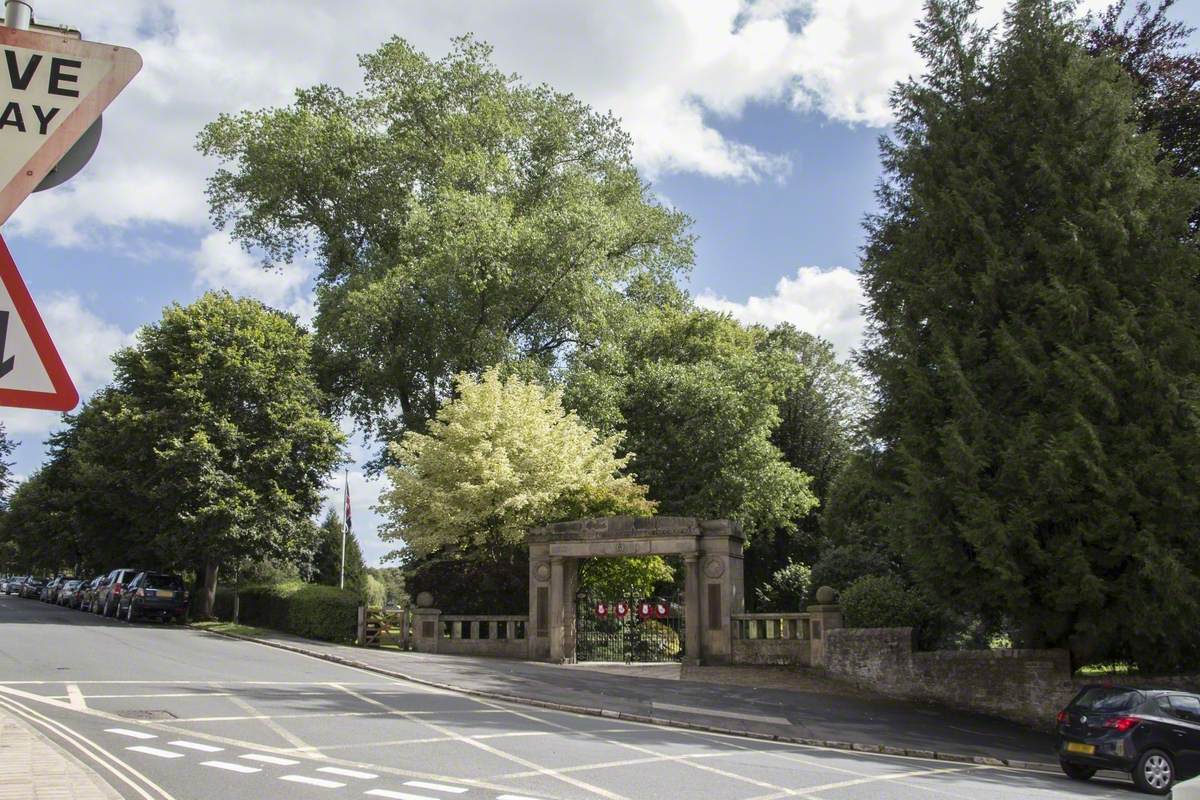 War Memorial Arch