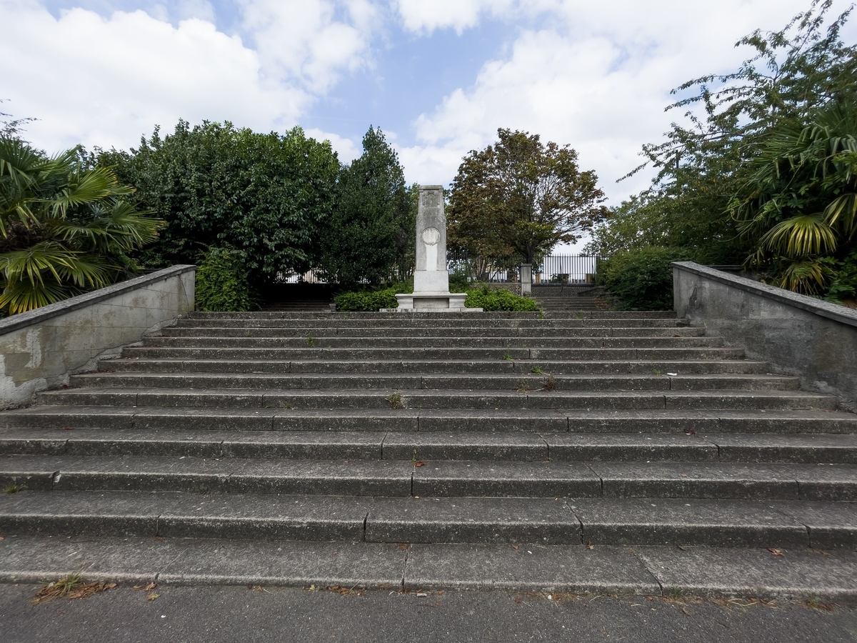 Edward VII Memorial Drinking Fountain Art UK