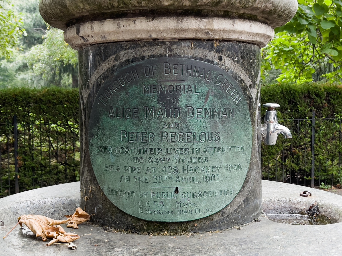 Alice Maud Denman and Peter Regelous Memorial Drinking Fountain