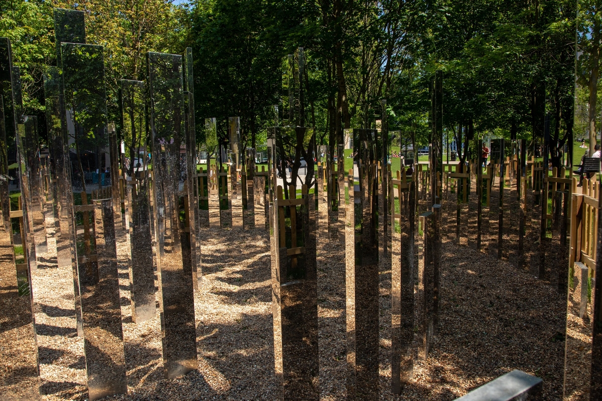 Mirror Labyrinth