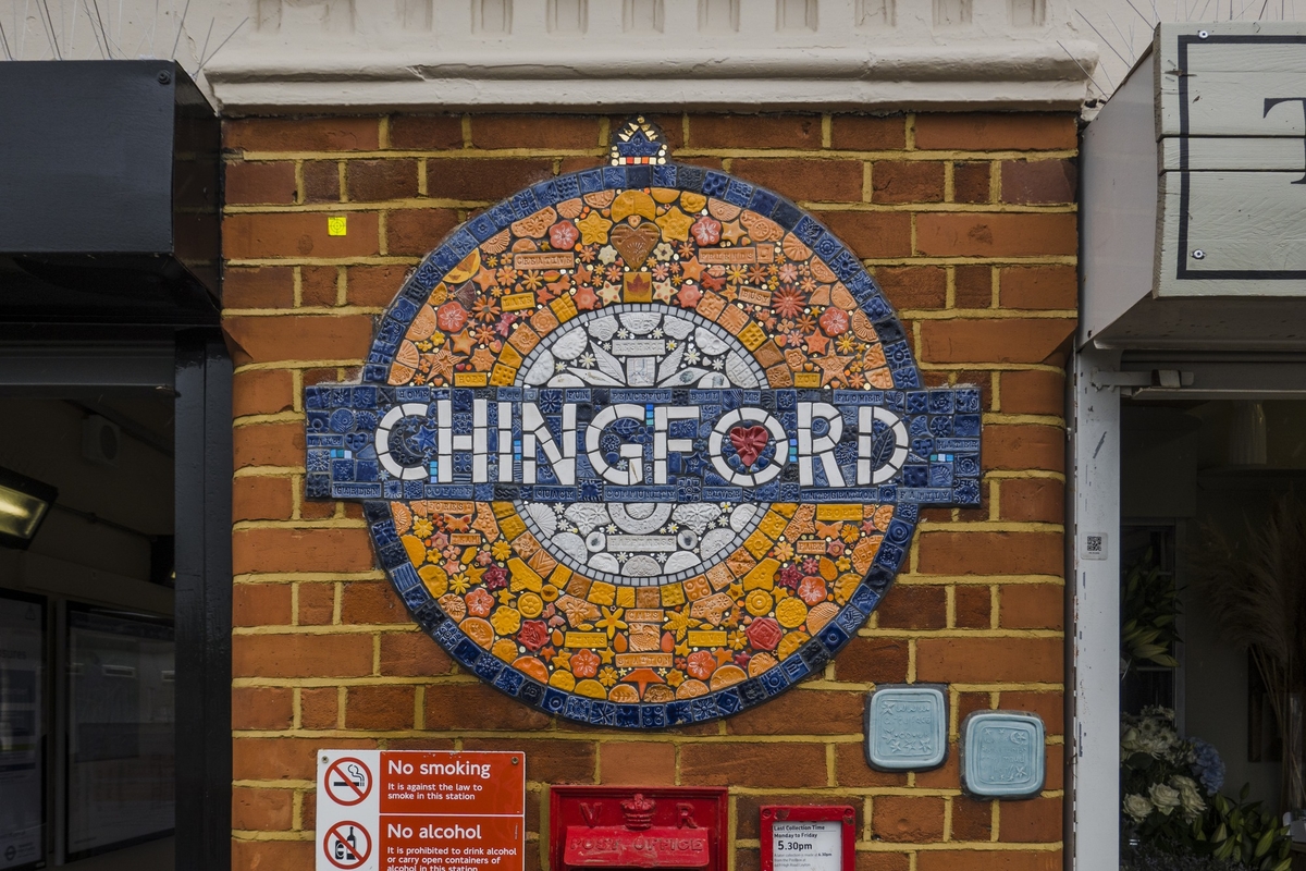 Chingford TFL Roundel