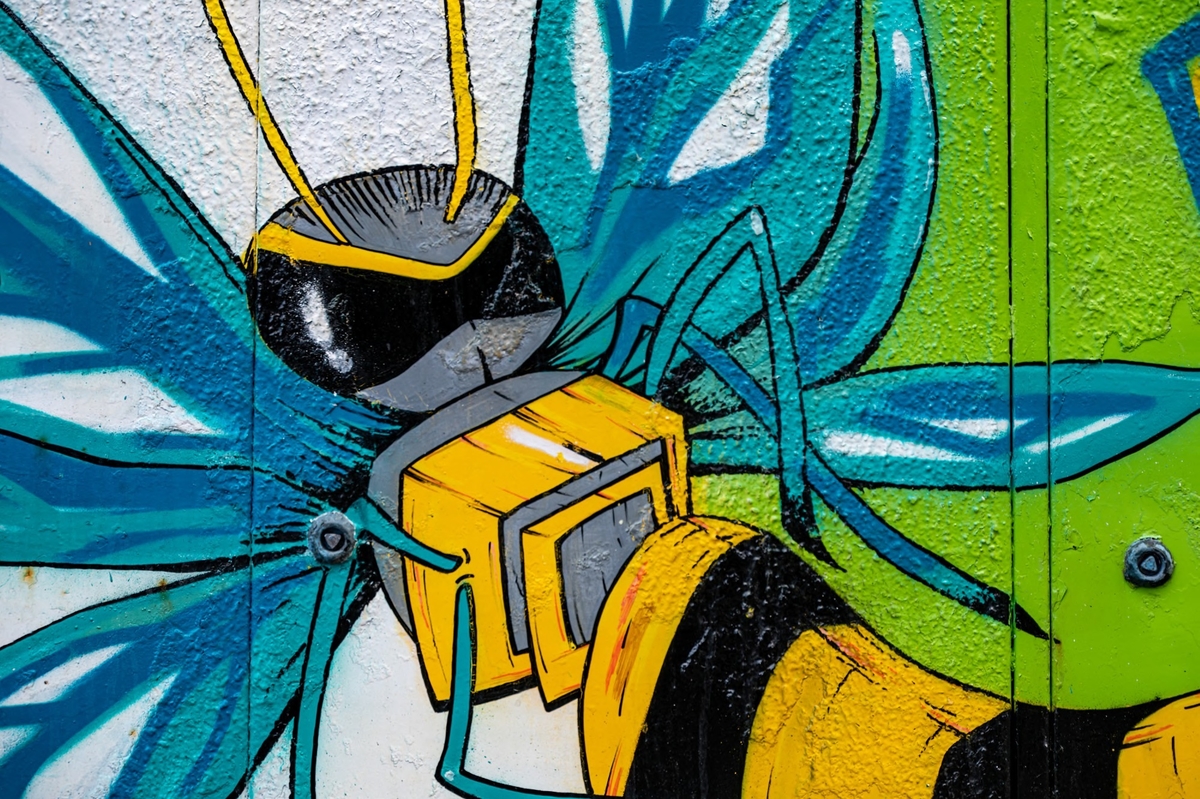 The Bee