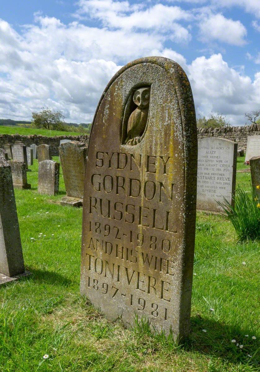 Gravestone of Sir (Sydney) Gordon Russell (1892–1980)