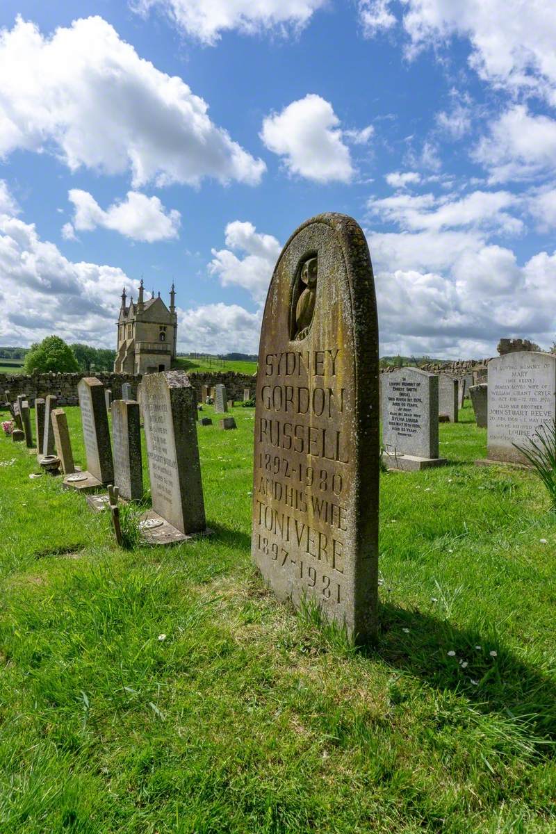 Gravestone of Sir (Sydney) Gordon Russell (1892–1980)