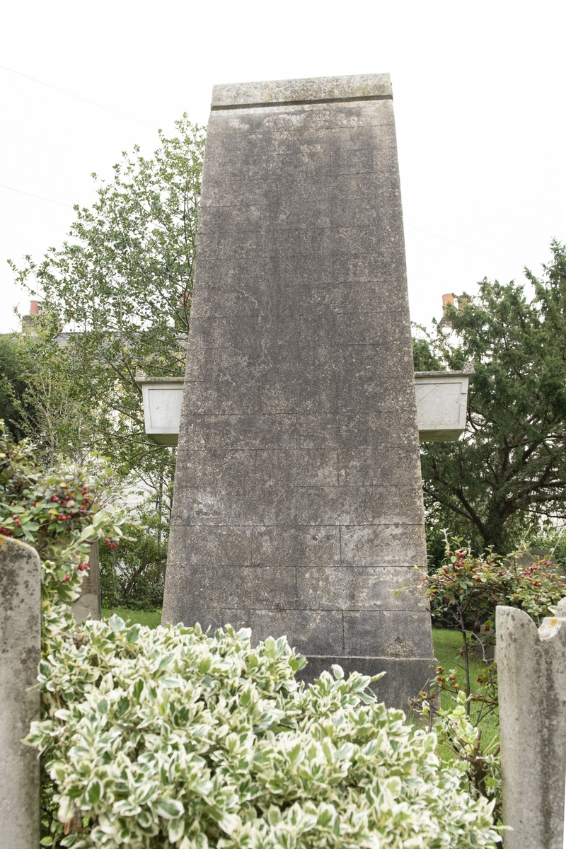 The Loudon Monument (The Coffin in the Air)