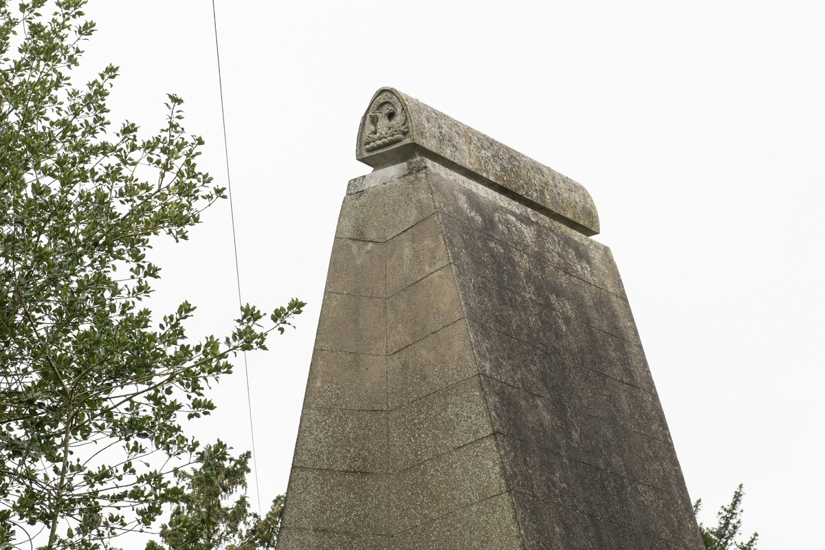 The Loudon Monument (The Coffin in the Air)