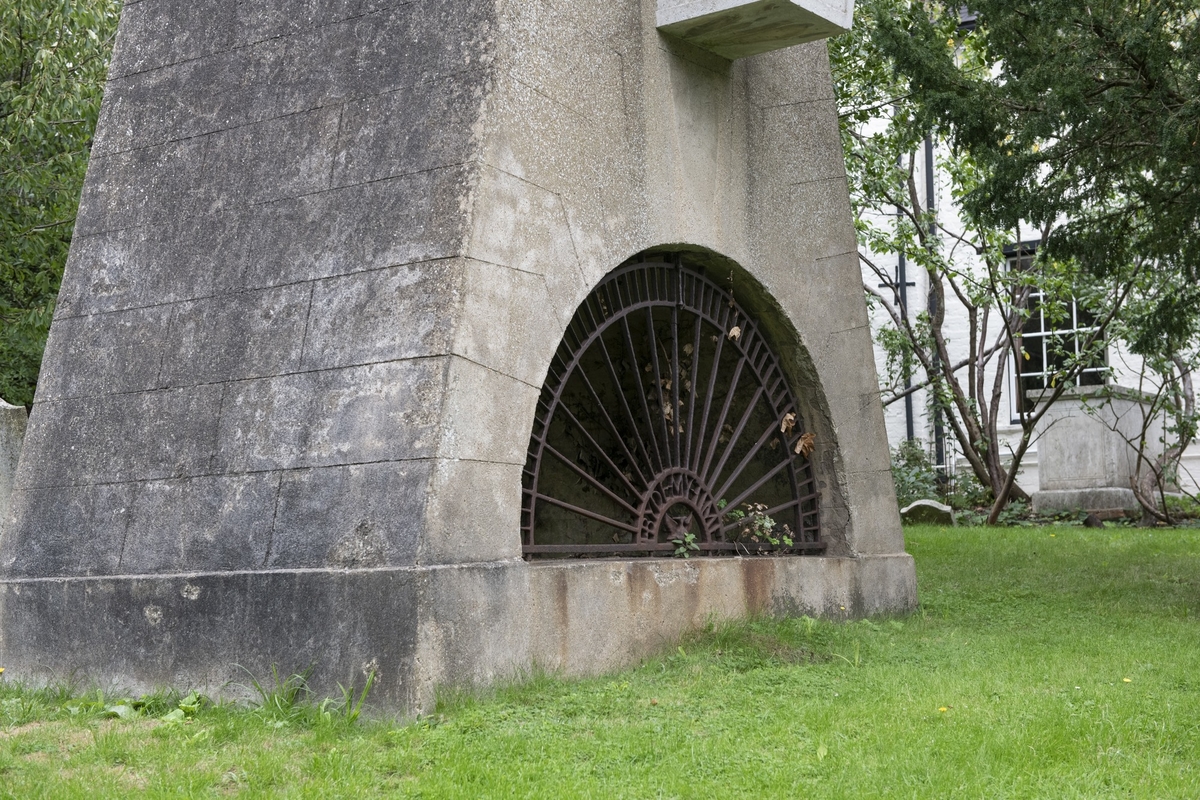 The Loudon Monument (The Coffin in the Air)