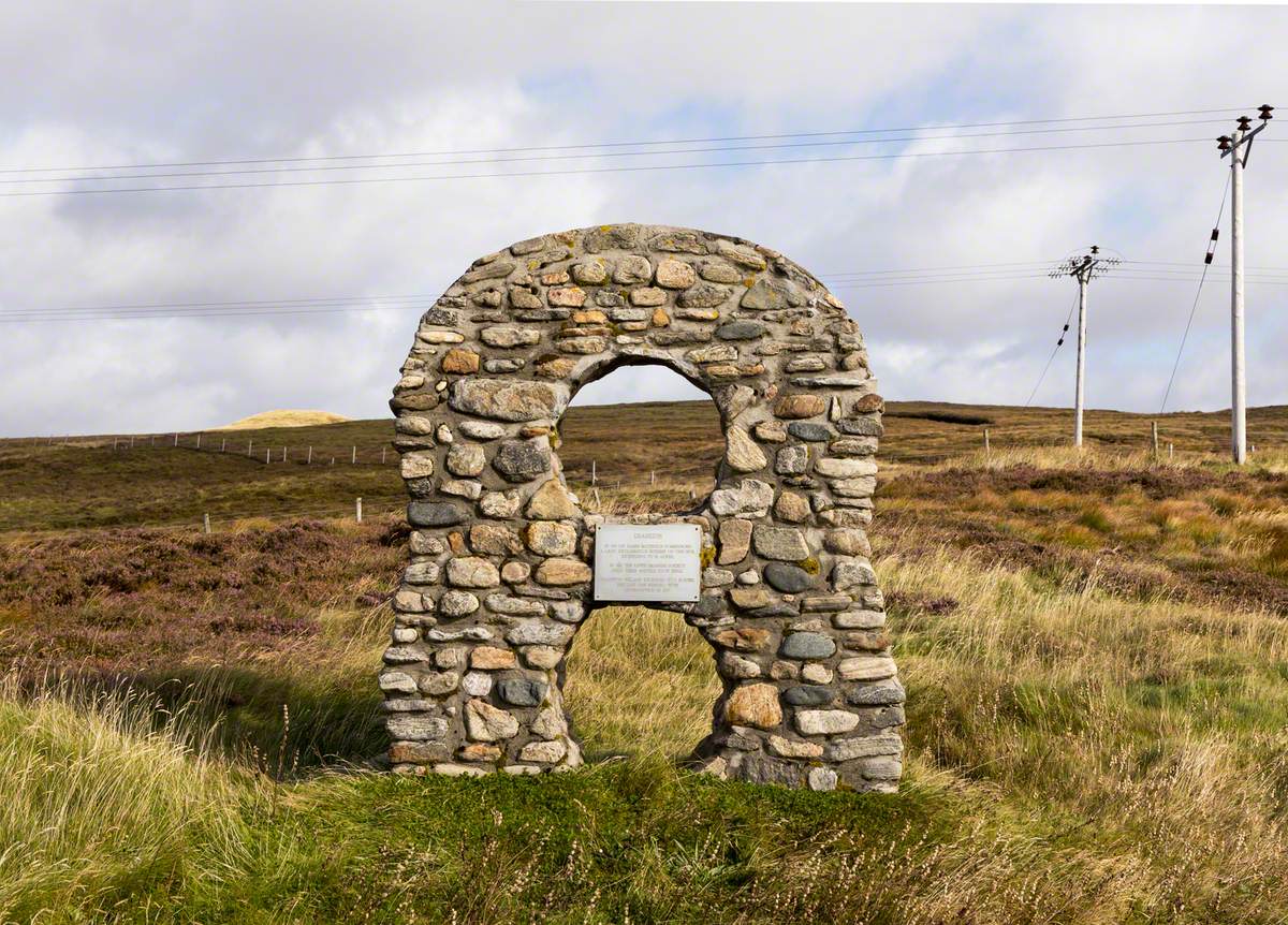 '8' Cairn Commemorating the Settlement of Deanston