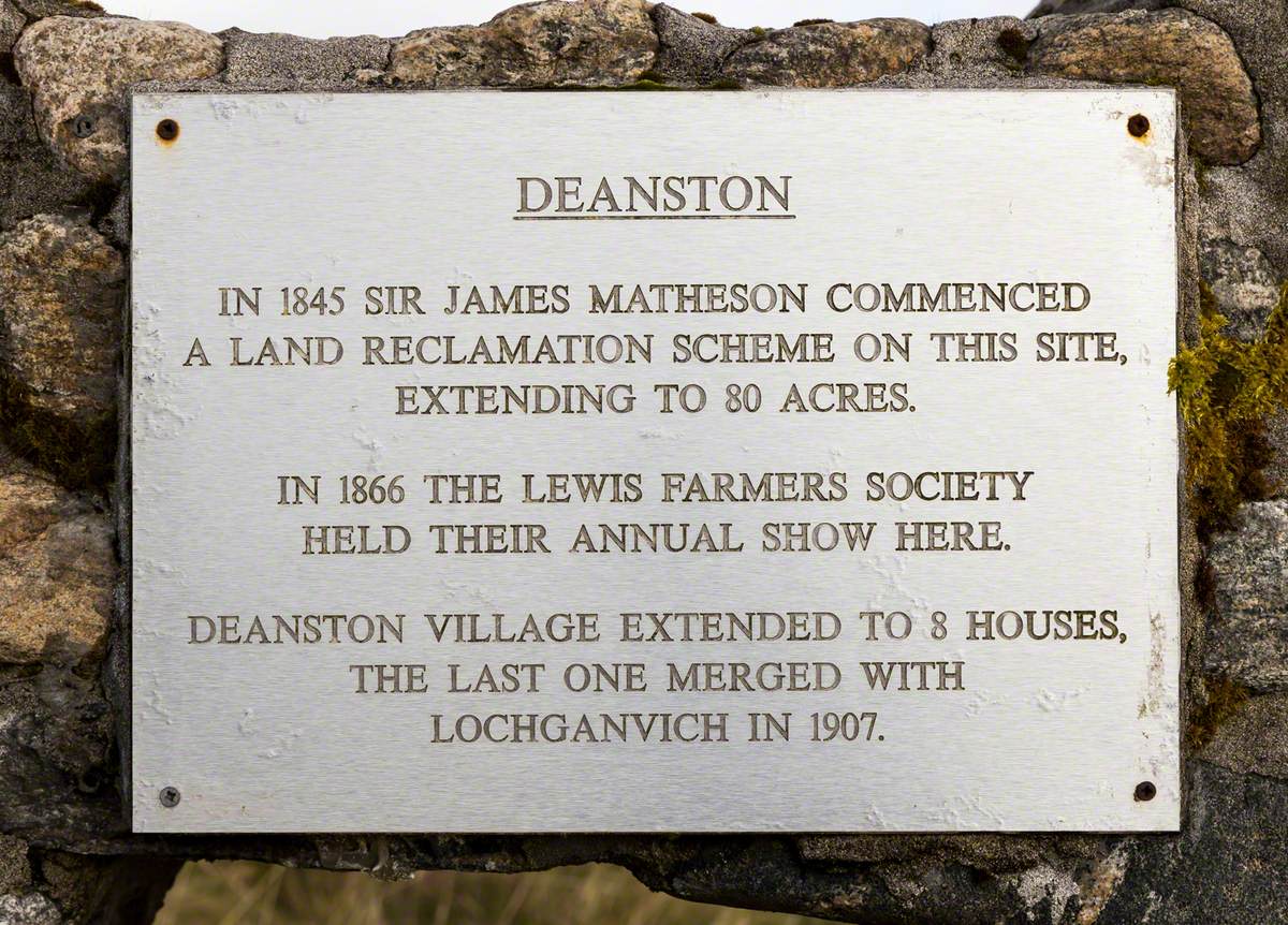 '8' Cairn Commemorating the Settlement of Deanston