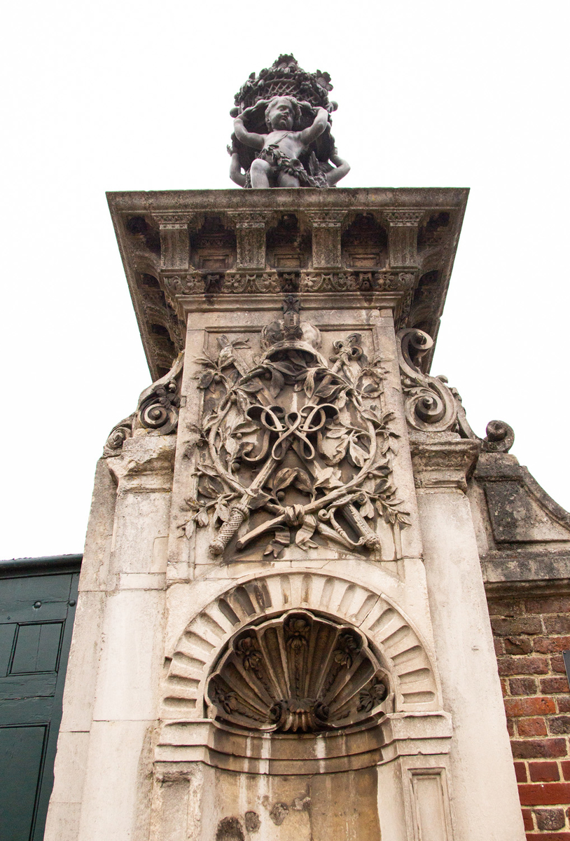 Flower Baskets with Putti (Flowerpot Gate)