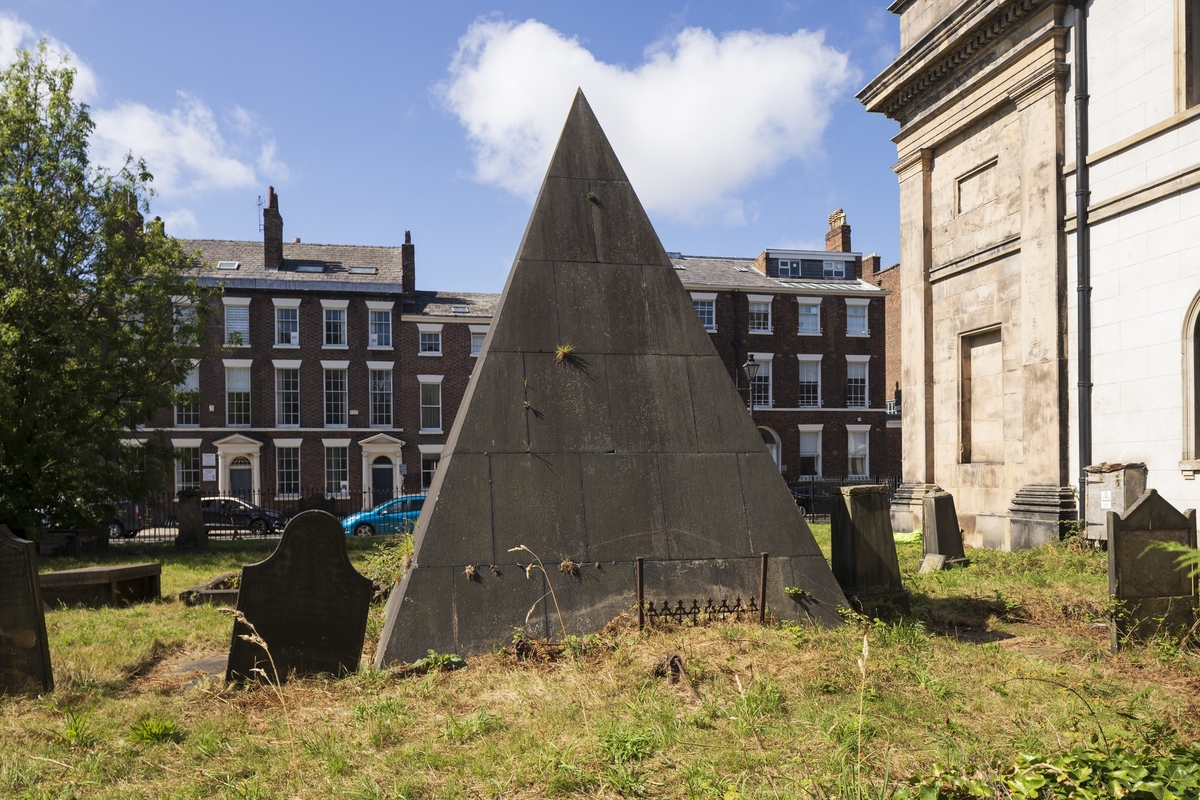 Tomb of William Mackenzie