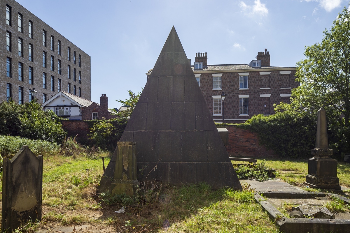 Tomb of William Mackenzie