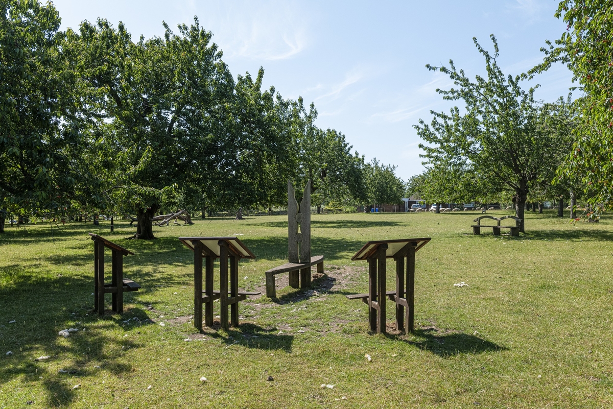 Bequest (Clothes Peg Bench)