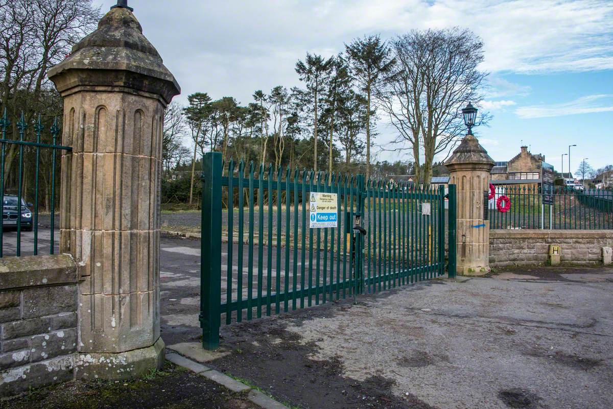 Hartwood Memorial Gates