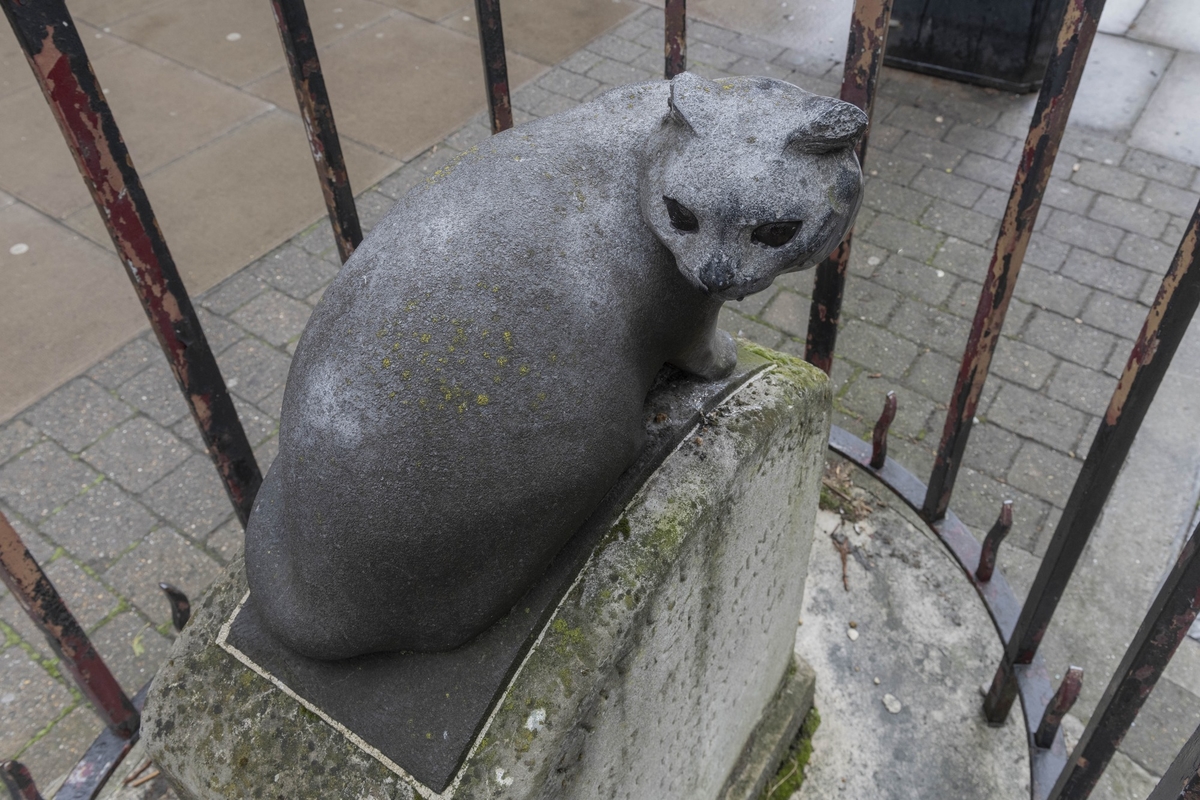 Whittington Stone (Dick Whittington's Cat)