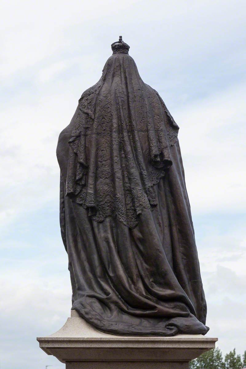 Monument to Queen Victoria (1819–1901)