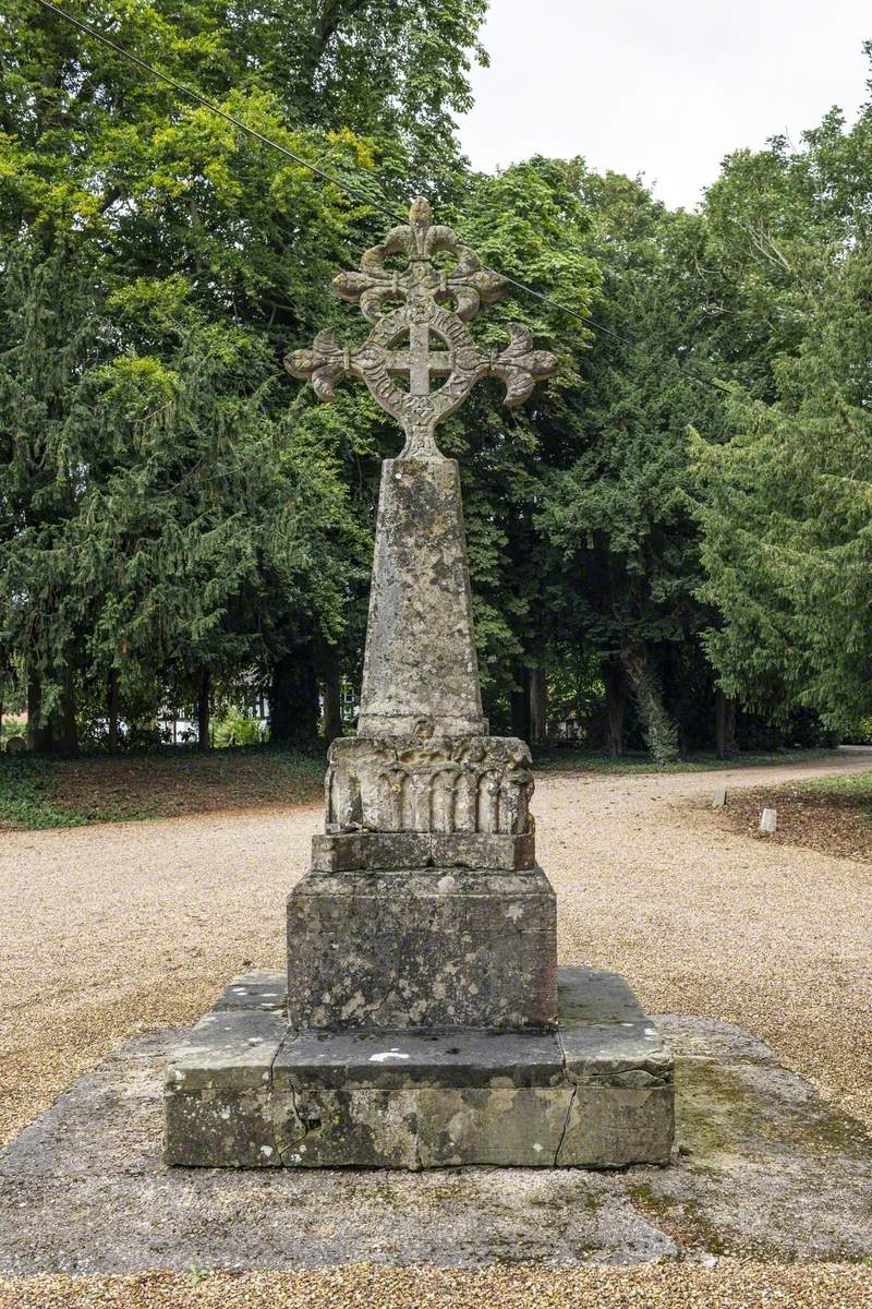 Fleur de lys Obelisk