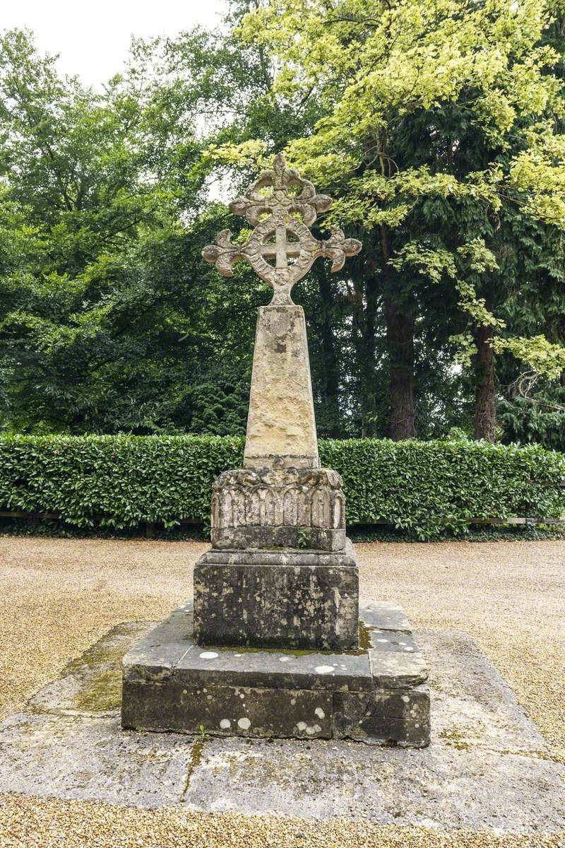 Fleur de lys Obelisk