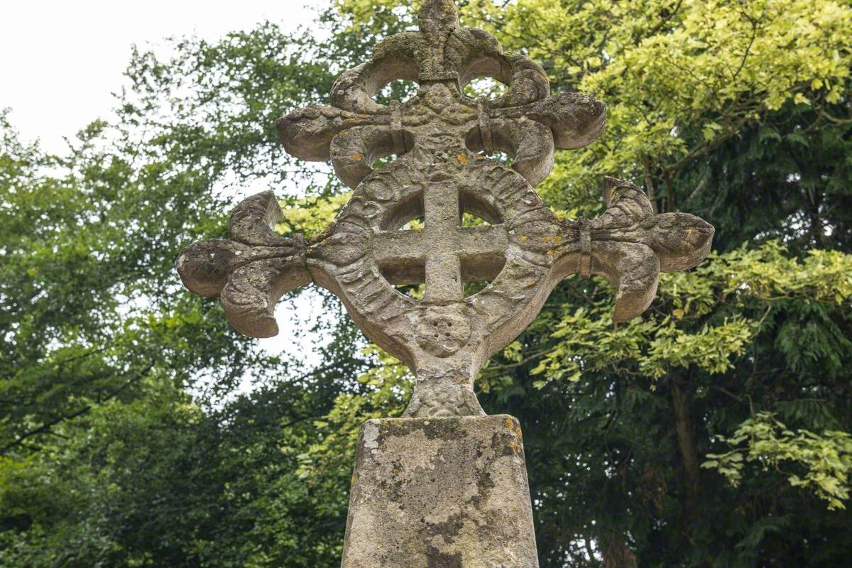 Fleur de lys Obelisk