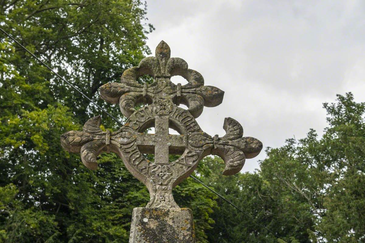 Fleur de lys Obelisk