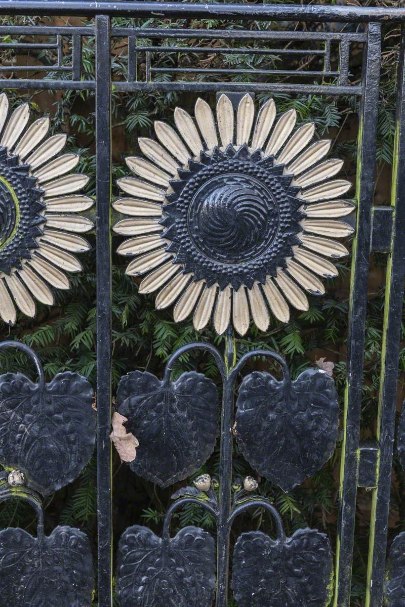 Gates to Heigham Park