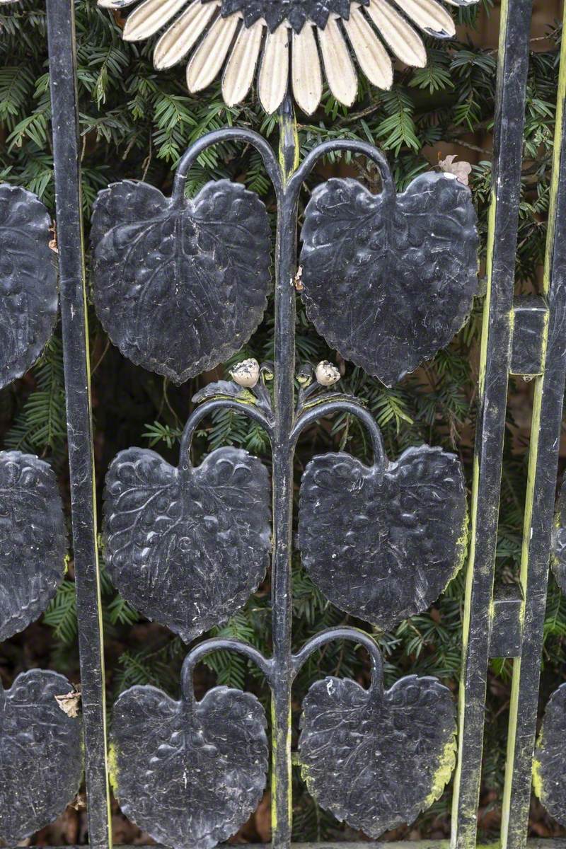 Gates to Heigham Park