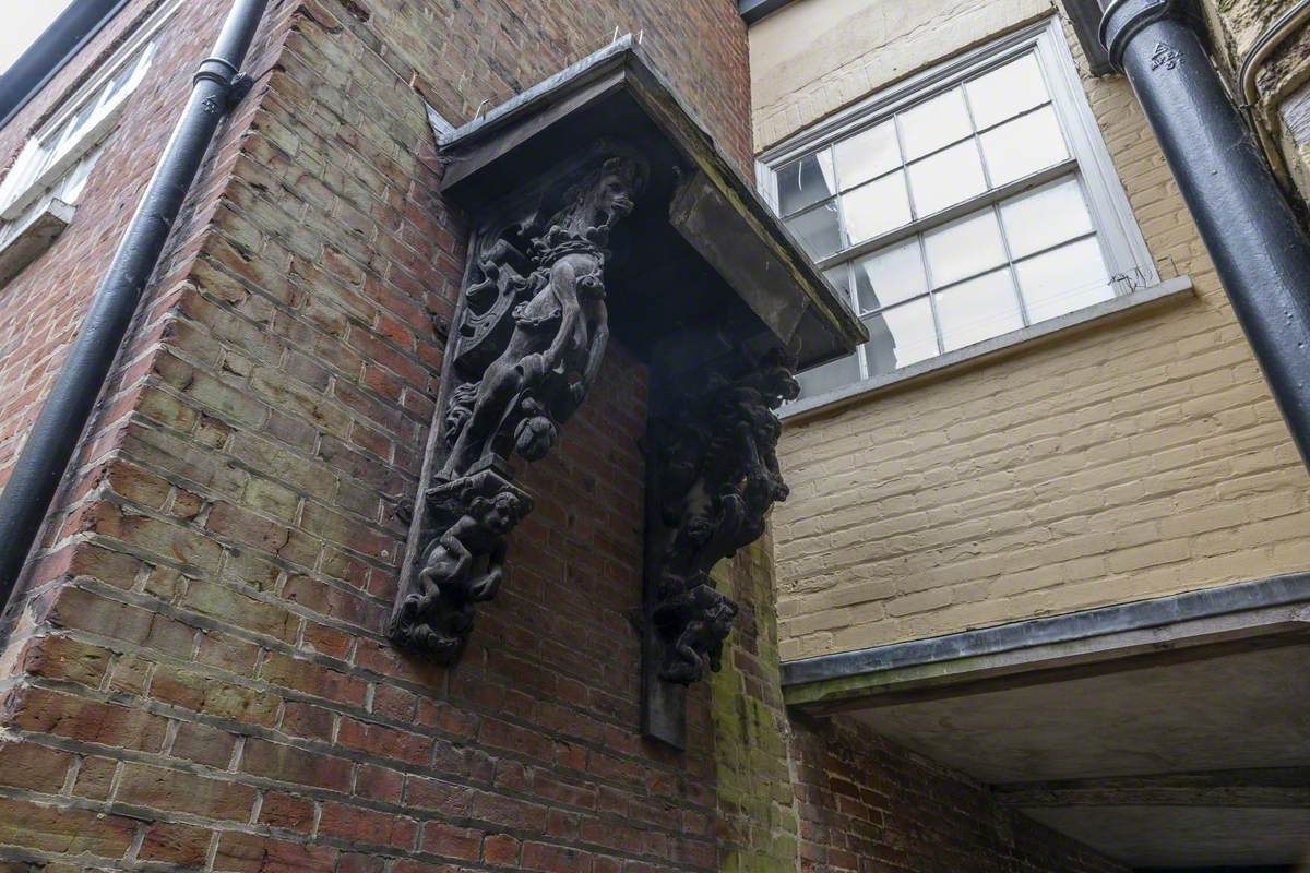 Pieced Fanlight above Entrance to Strangers' Hall and Framing Bracket with Lion and Unicorn