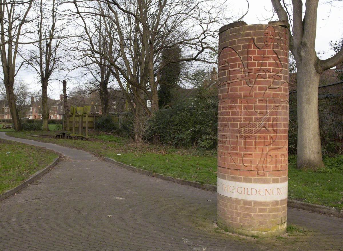 Entrance Marker to the Gildencroft and Bench