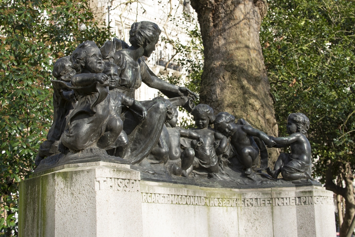 Mrs Ramsay MacDonald Memorial Seat