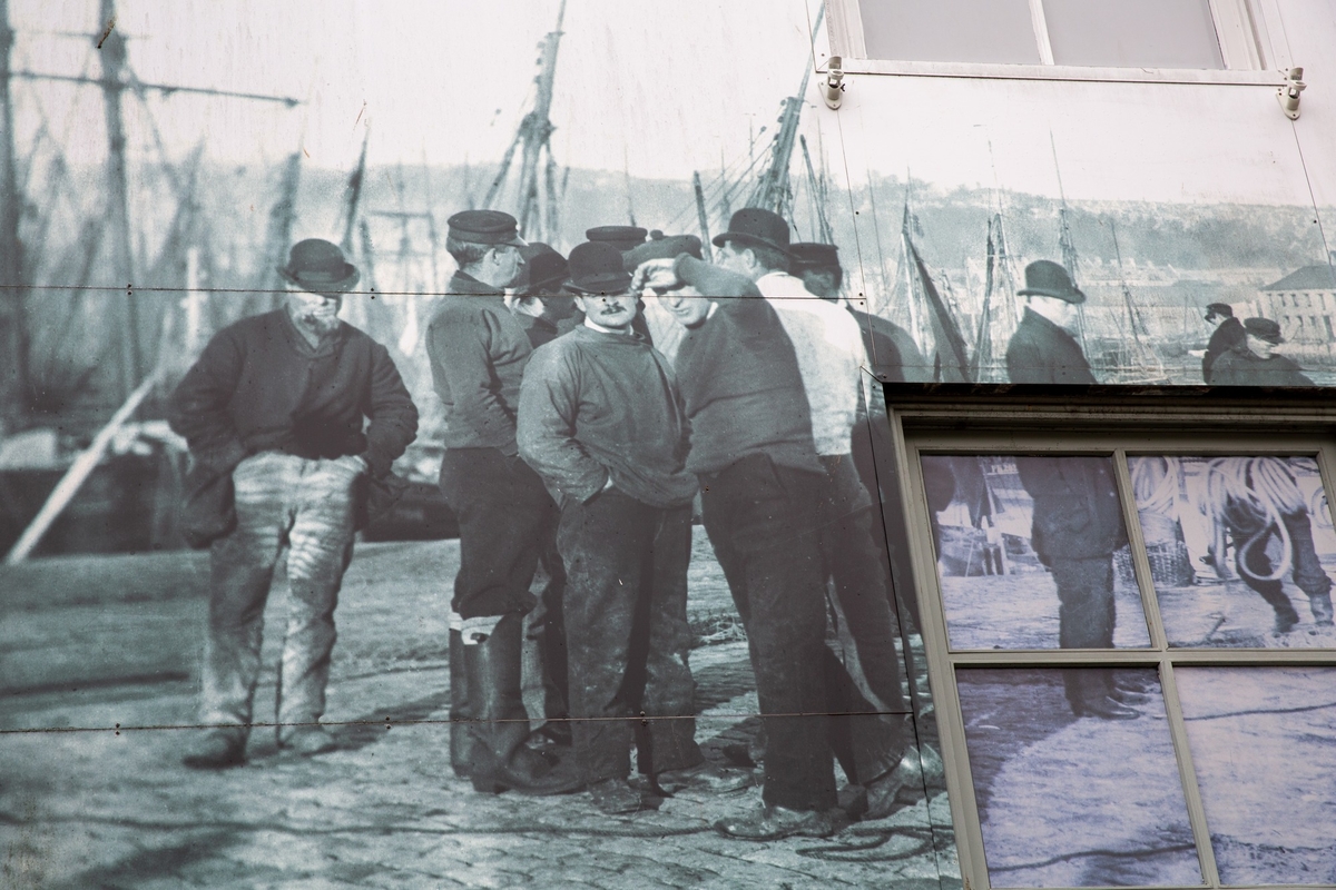 Photo Panel on Yacht Club