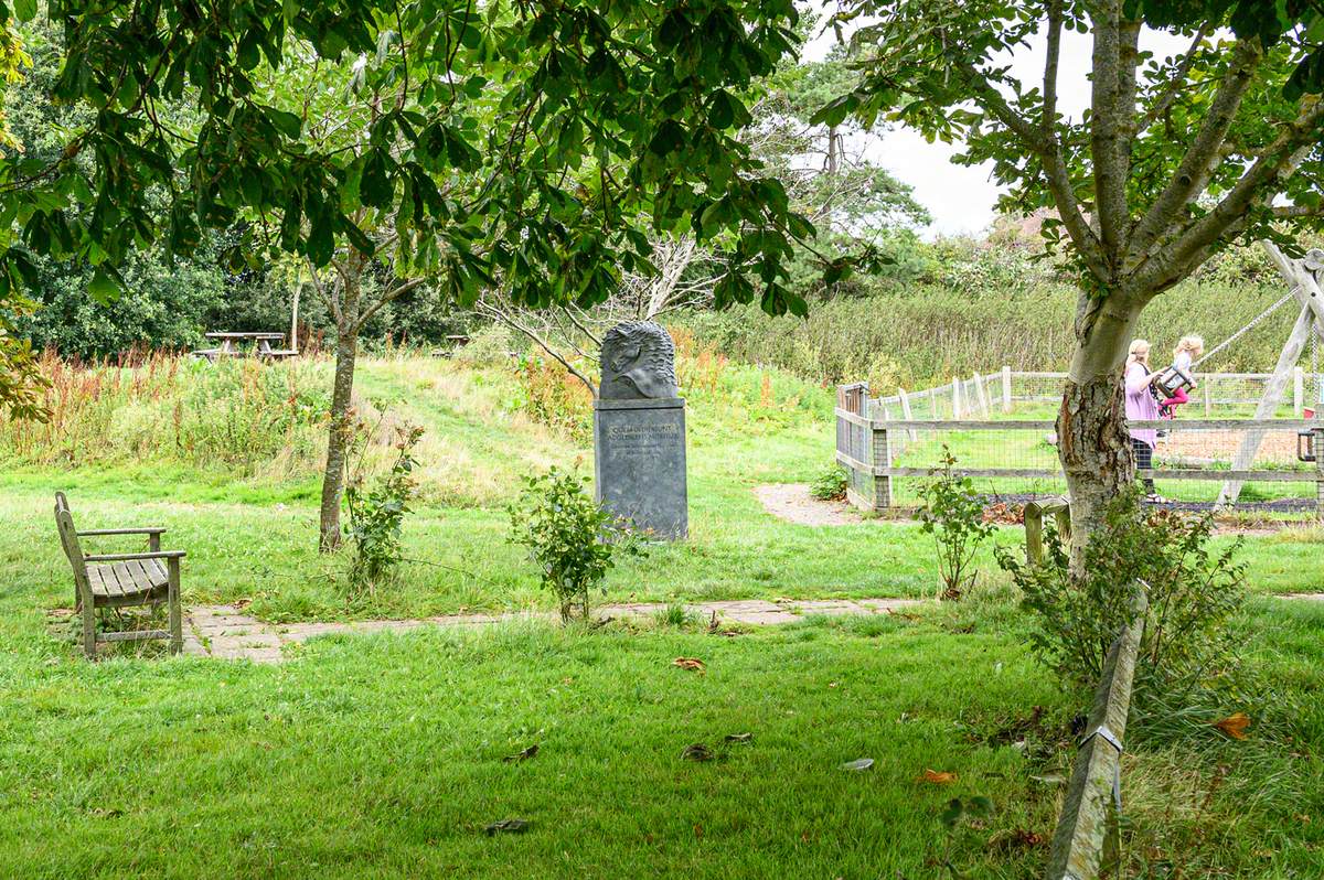 Memorial to Lucy and Rebecca Hassell