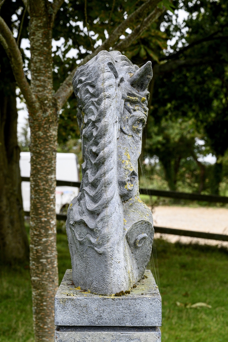 Memorial to Lucy and Rebecca Hassell