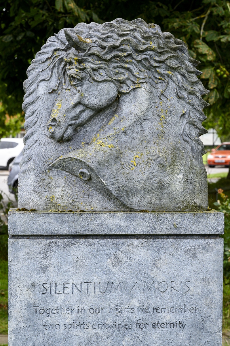 Memorial to Lucy and Rebecca Hassell