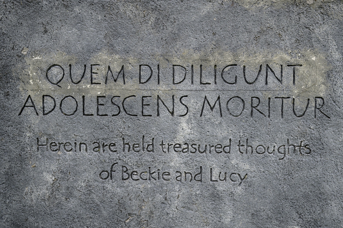 Memorial to Lucy and Rebecca Hassell