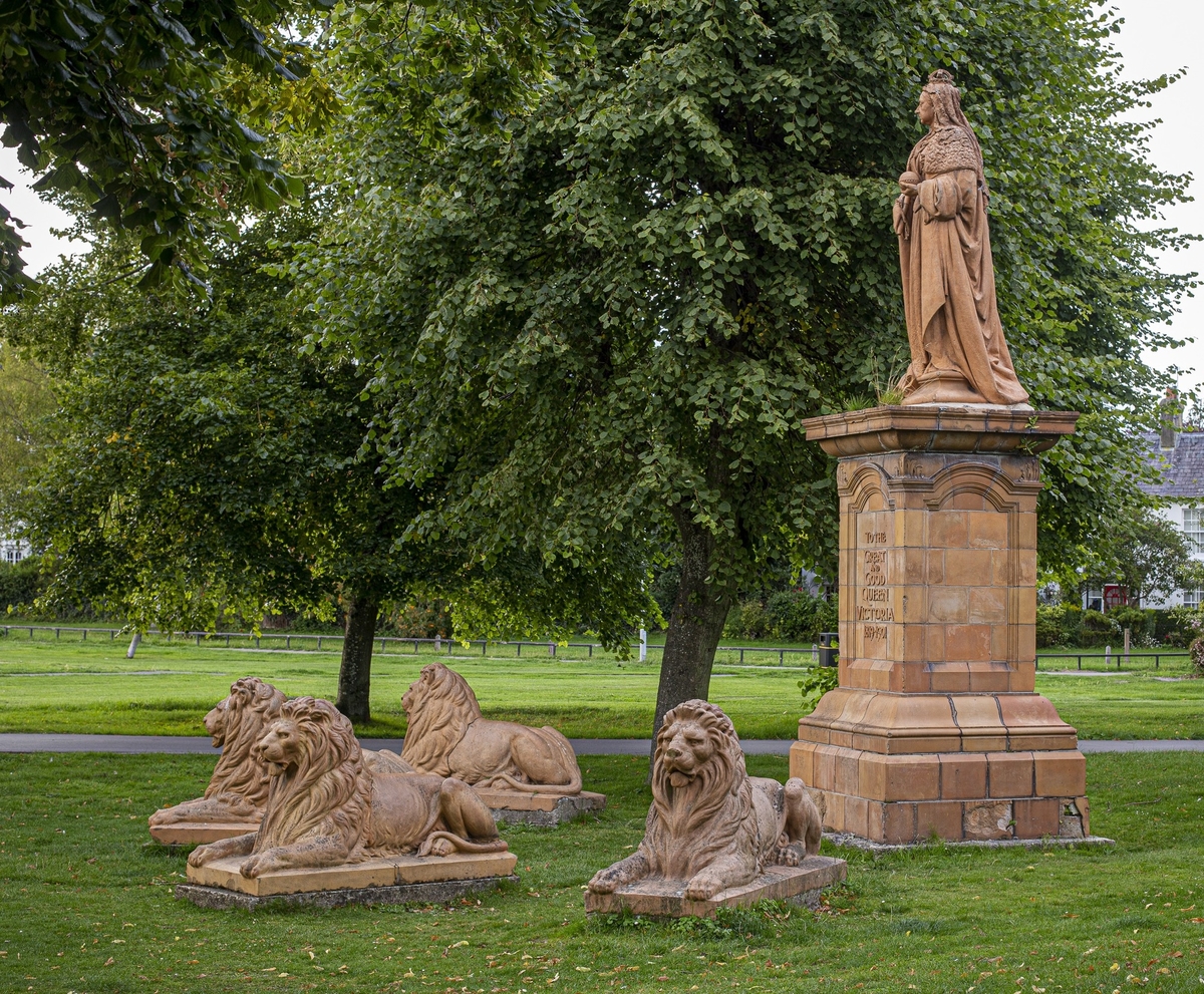 Queen Victoria (and Lions)