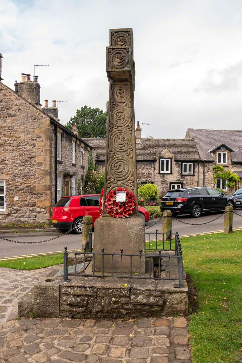 War Memorial with Arch and Lamp