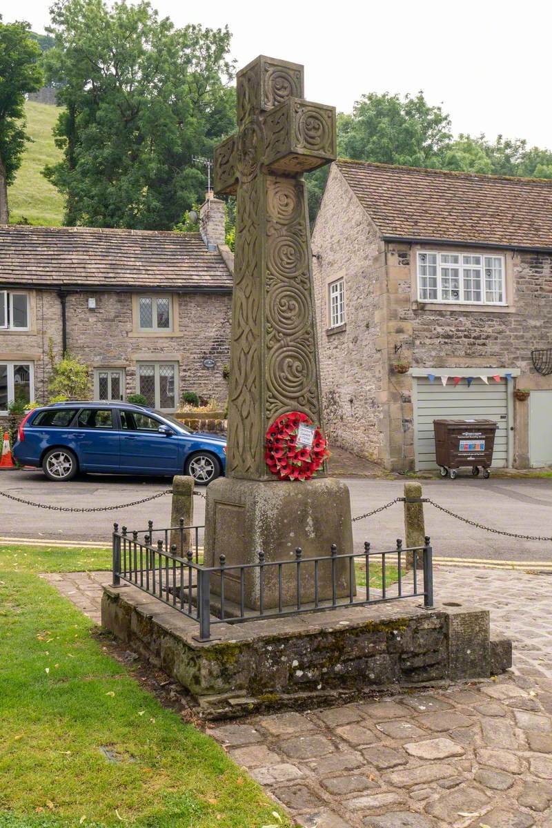 War Memorial with Arch and Lamp