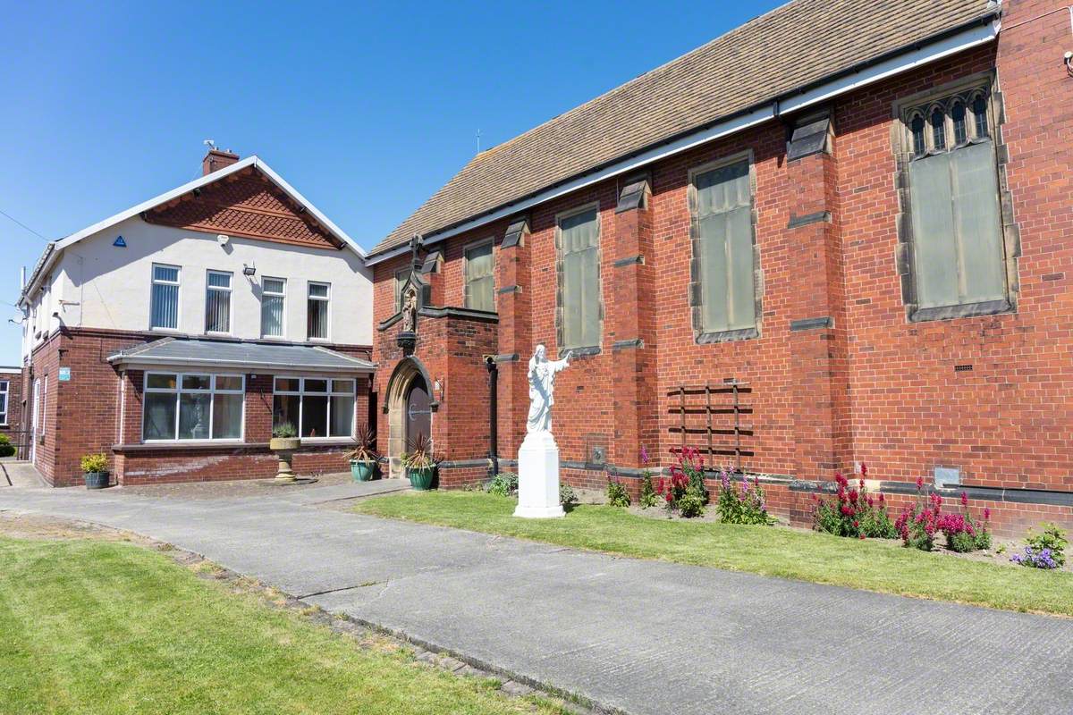 Sacred Heart of Christ Statue