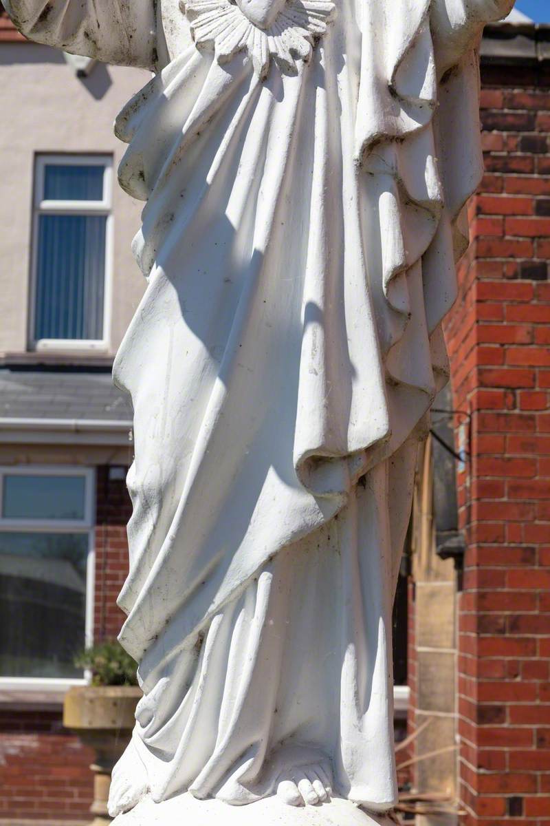 Sacred Heart of Christ Statue