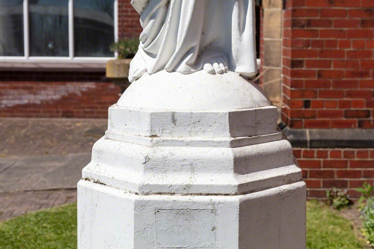 Sacred Heart of Christ Statue