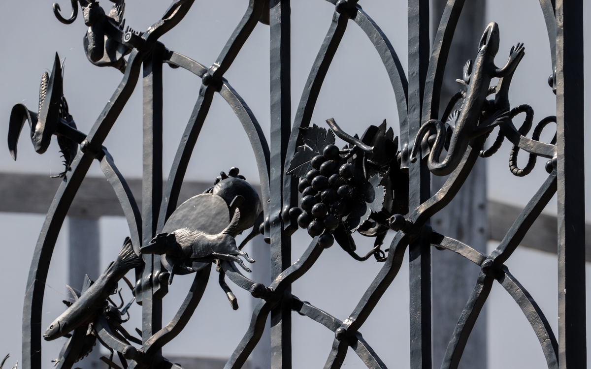 The Bankside Gates