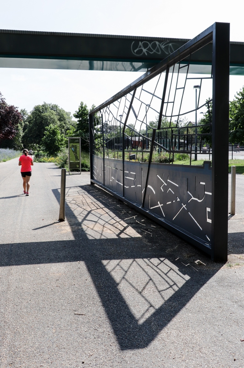 Burgess Park Entrance Gates | Art UK
