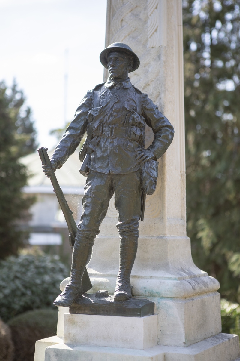 Burnham War Memorial | Art UK