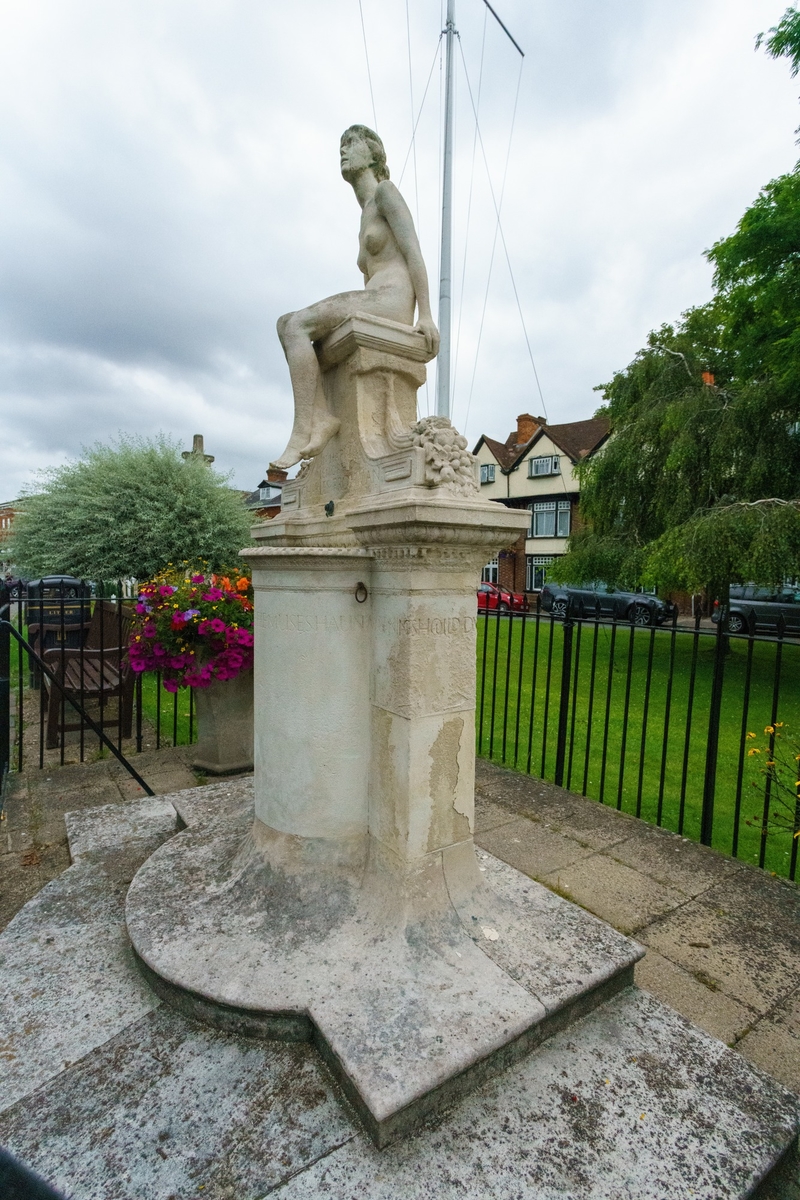 Memorial to Charles Frohman (1856–1915)