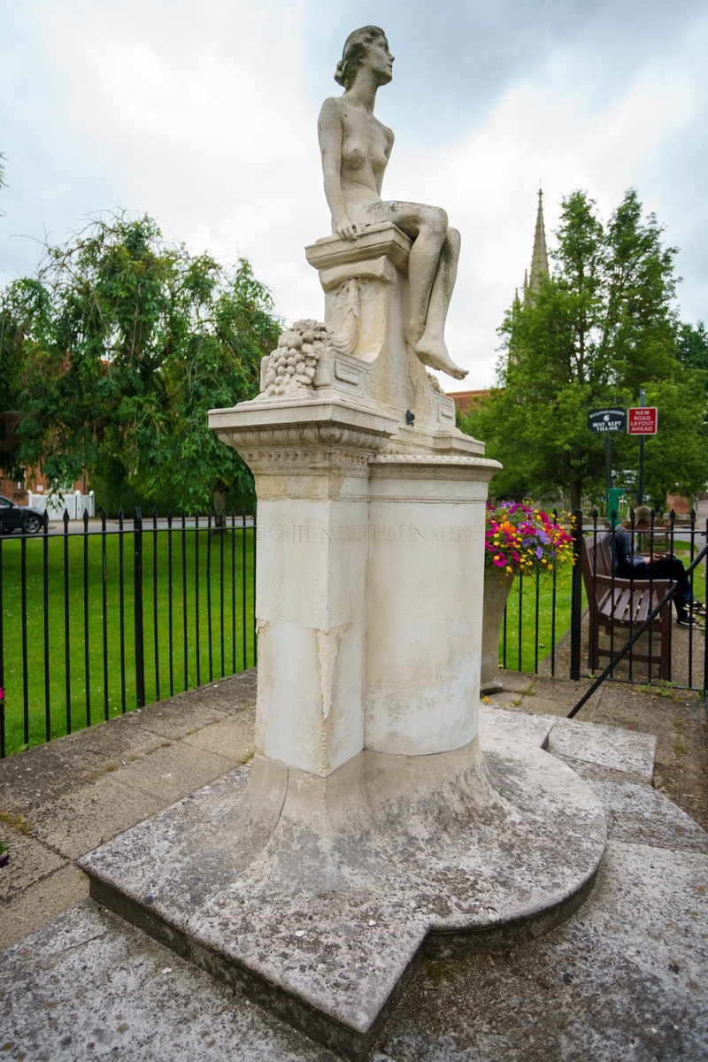 Memorial to Charles Frohman (1856–1915)