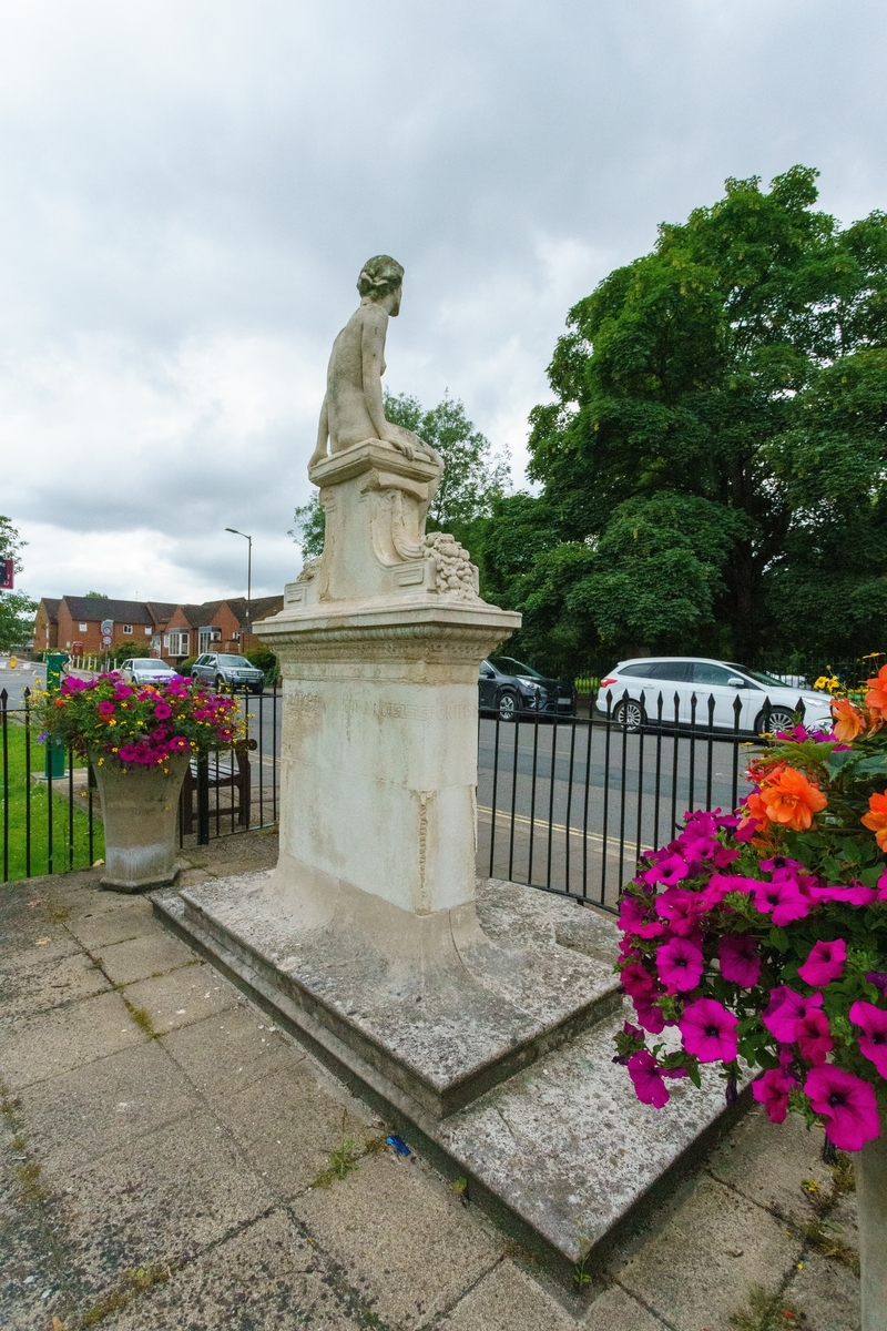 Memorial to Charles Frohman (1856–1915)