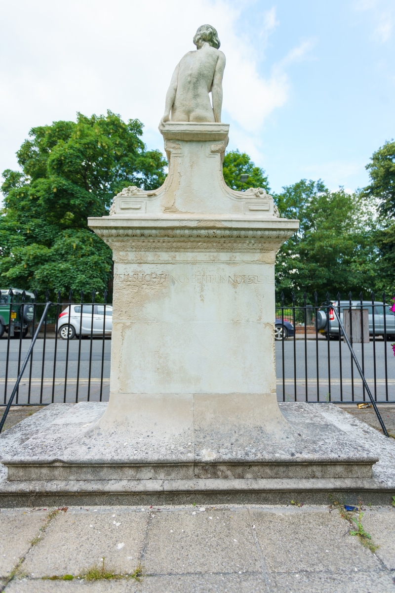 Memorial to Charles Frohman (1856–1915)